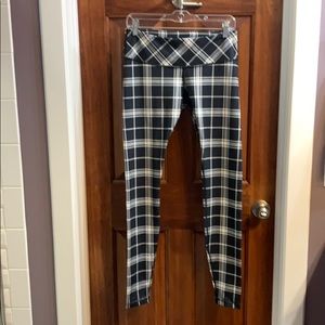 RARE Black & White Plaid Lululemon Wunder Unders!